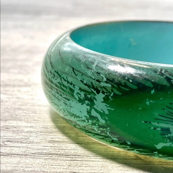 VTG 1960’s “PEACOCK” PERSPEX LUCITE CHUNKY BANGLE BRACELET w/ PAINTED DETAILS - Picture 8 of 12